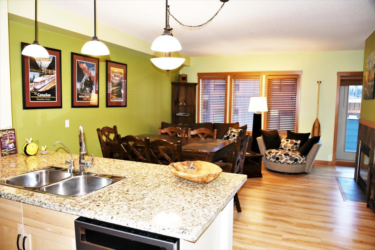 Renovated Condo, 2Br, 2Ba, Heated Pool, 3 Hot Tubs, Pets Welcome! Canmore Extérieur photo