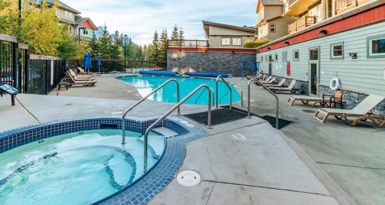 Renovated Condo, 2Br, 2Ba, Heated Pool, 3 Hot Tubs, Pets Welcome! Canmore Extérieur photo