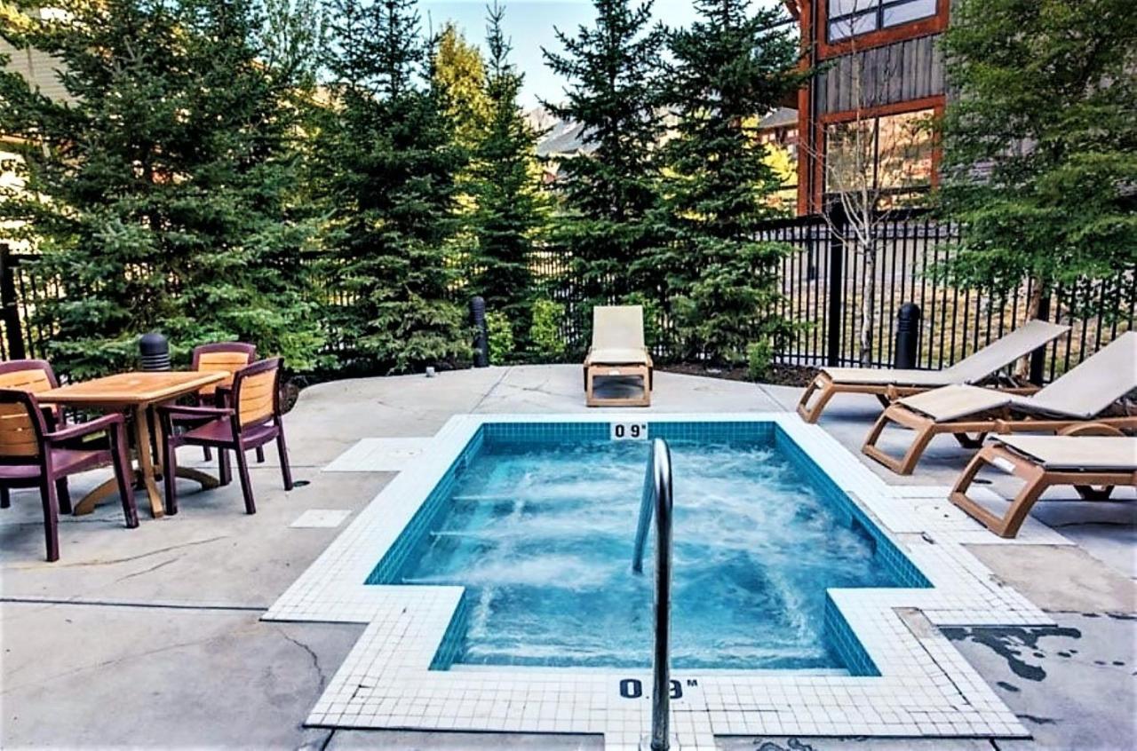 Renovated Condo, 2Br, 2Ba, Heated Pool, 3 Hot Tubs, Pets Welcome! Canmore Extérieur photo