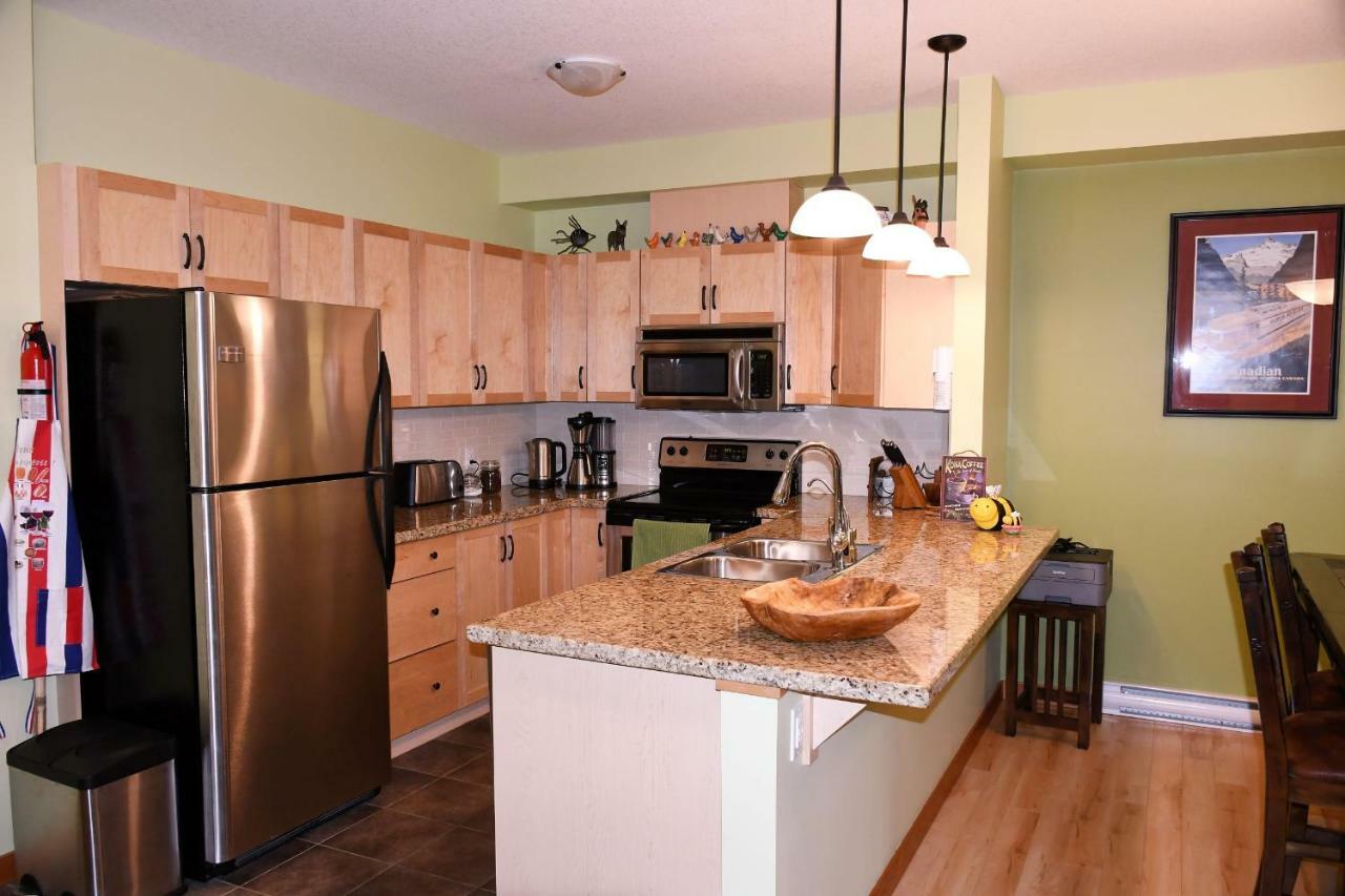 Renovated Condo, 2Br, 2Ba, Heated Pool, 3 Hot Tubs, Pets Welcome! Canmore Extérieur photo